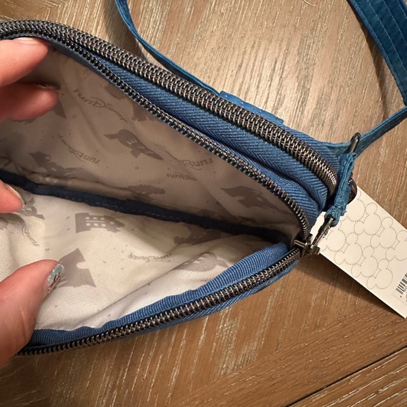 RunDisney Lug crossbody new - Picture 2 of 5